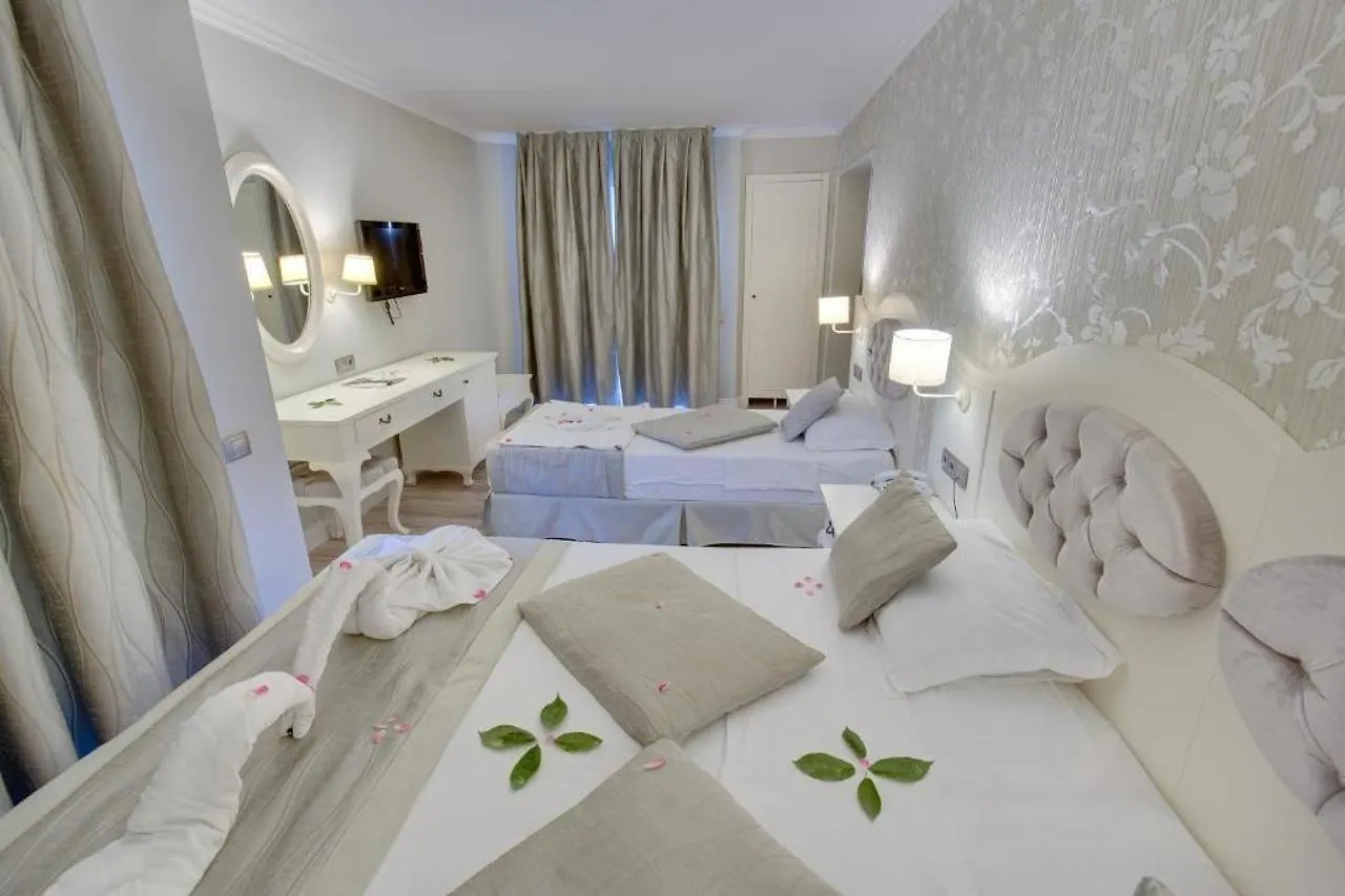 Pinehill Hotel & Suites Ölüdeniz