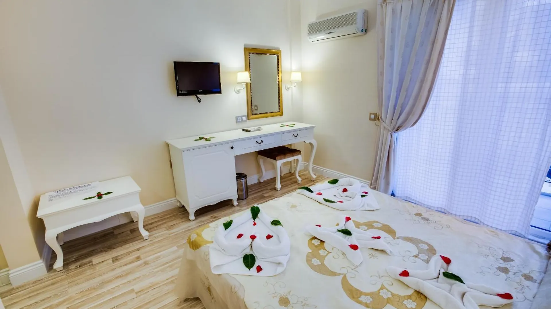 Pinehill Hotel & Suites Ölüdeniz