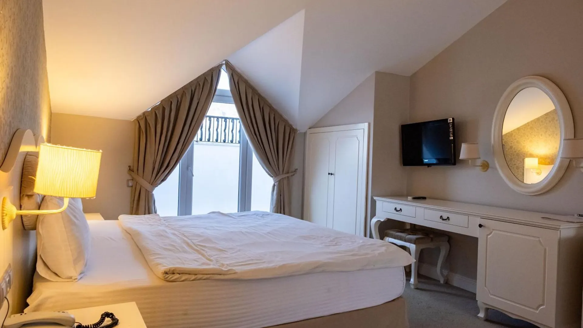 Pinehill Hotel & Suites Oludeniz 3*,