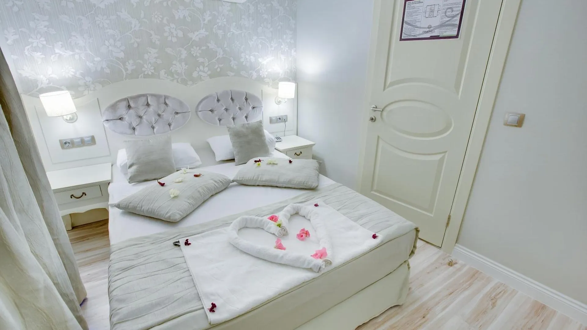 Pinehill Hotel & Suites Oludeniz 3*,